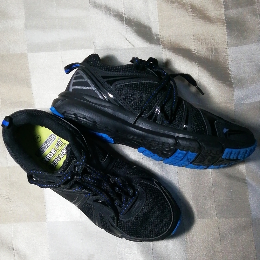 Athletic Works wide fit memory foam sneakers sz 7